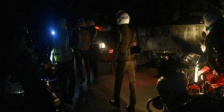 யாழில்  இளைஞன் மீது வாள்வெட்டு தாக்குதல்!