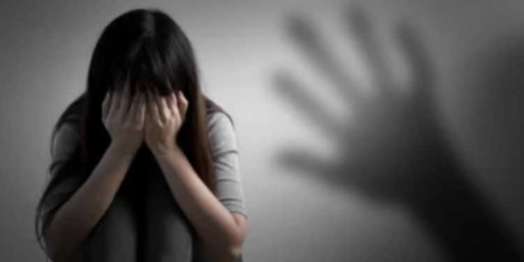 13 வயது மகளின் வாழ்க்கையை சீரழித்த தந்தை!