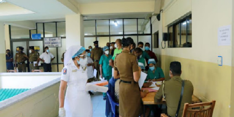 பொலிஸ் நிலையத்தில் உயிரை மாய்க்க முயற்சித்த நபர்