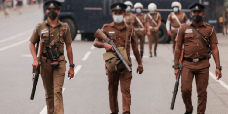 மது போதையில் மோசமாக நடந்து கொண்ட பொலிஸ் கான்ஸ்டபிள் கைது!