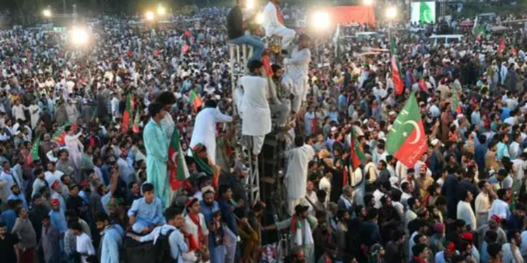 பாகிஸ்தான் பிரதமரை விடுதலை செய்ய கோரி பாரிய பேரணி!முன்னெடுப்பு!