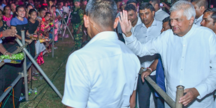 சஜித் அநுர வந்தால் மீண்டும் அழிவு தான் ரணில் எச்சரிக்கை!