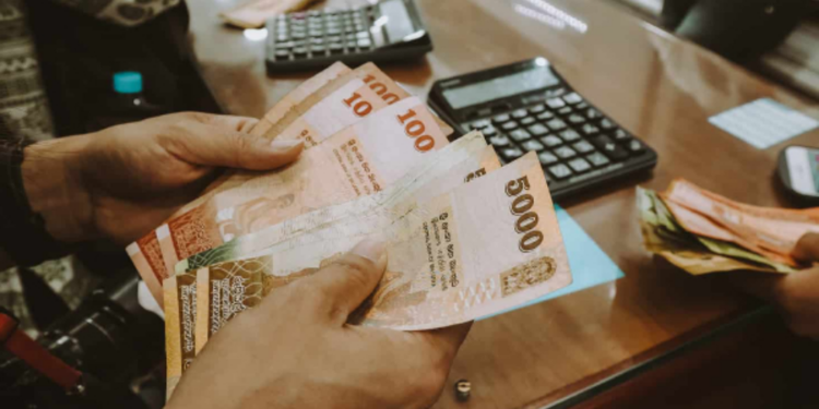 தனியார் துறை ஊழியர்களுக்கு சம்பள  உயர்வு !