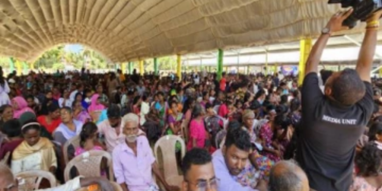 யாழில் சஜித்தின் பிரச்சாரக் கூட்டத்தில் மக்கள் அவதி!