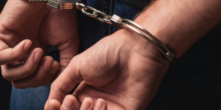 வாக்குச்சீட்டை புகைப்படம் எடுத்தவர் கைது!