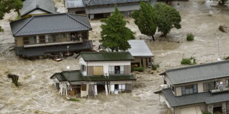 ஜப்பானில் வெள்ளப்பெருக்கு ஏற்ப்படும் அபாயம் மக்களை வெளியேற உத்தரவு!