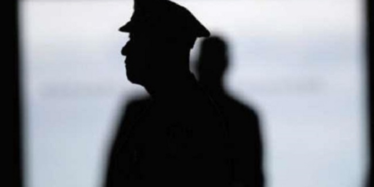 யாழில் காவல்நிலைய பொறுப்பதிகாரியின் மோசமான செயல்