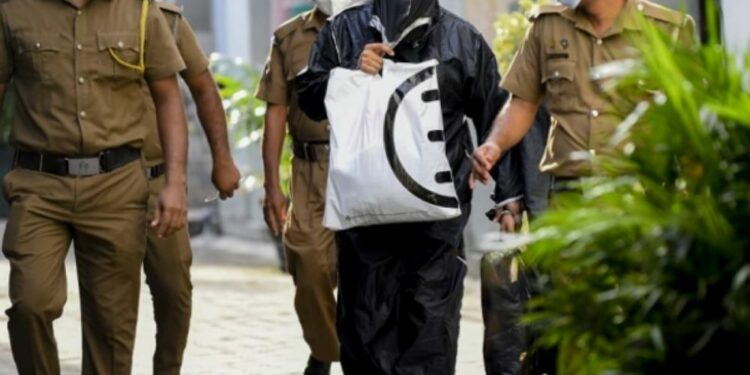 யாழில் மகளுக்கு பாலியல் தொந்தரவு கொடுத்த தந்தையான ஆசிரியர் கைது!