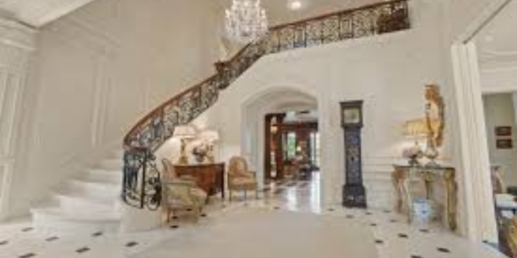 சகோதரிக்காக மக்களின் பணத்தில் சொகுசு மாளிகை நிர்மாணித்த அரசியல்வாதி!