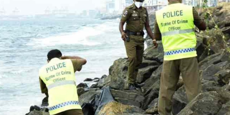 கொழும்பு  வெள்ளவத்தை கடற்கரை பகுதியில் கரையொதுங்கிய ஆண் ஒருவரின் சடலம்!