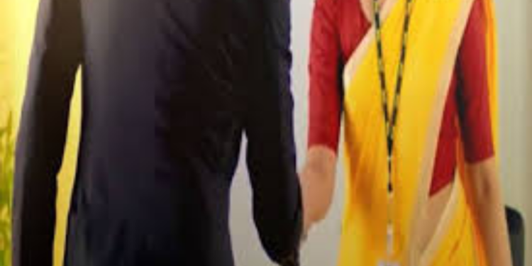 யாழில் பெண் வங்கி அதிகாரியின் மோசமான செயல்!