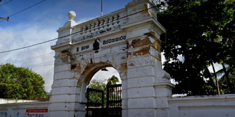 காலி சிறைச்சாலைக்குள் இருந்து மீட்க்கப்பட்ட தொலைபேசிகள்