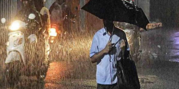 நாட்டின் பல பகுதிகளில் பலத்த மழை