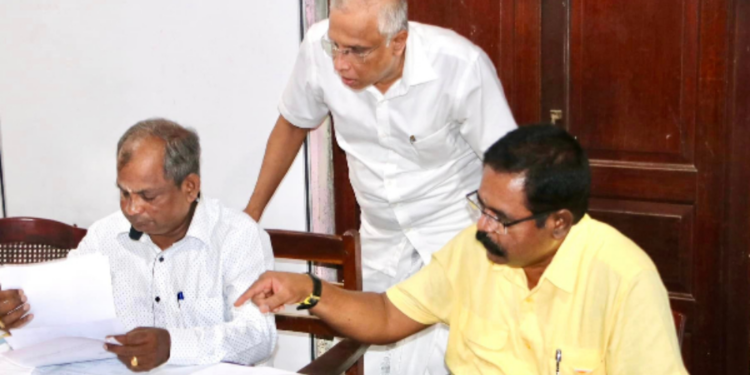 வேட்பு மனு தாக்கல் செய்த சுமந்திரன் குழுவினர்!