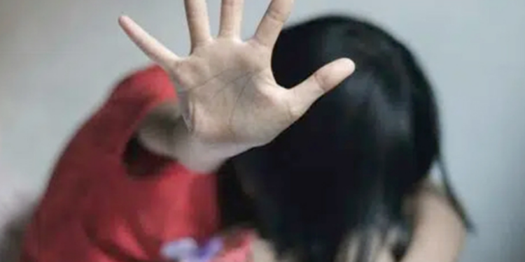 சொந்த மகளை துஷ்பிரயோகம் செய்த தந்தை கைது!