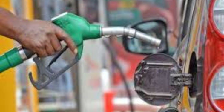 அரசாங்கம் எரிபொருள் விலையை அரசு குறைக்க தவறியதாக குற்றச்சாட்டு!