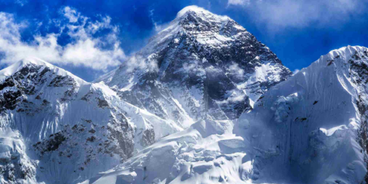 எவரெஸ்ட் சிகரத்தில்  கண்டு பிடிக்கப்பட்ட மனித எச்சங்கள்!