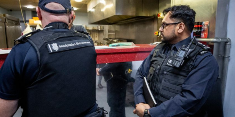 பிரித்தானியாவில் திடீர் சுற்றிவளைப்பில் பலர் கைது!