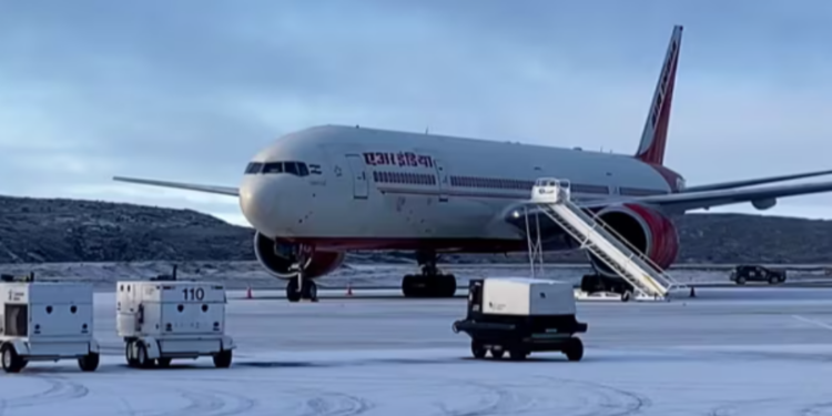 கனடாவில் அவசரமாக தரையிரக்கப்பட்ட  இந்தியாவின் எயார் விமானம்!