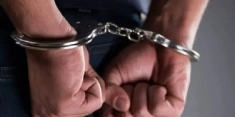 கொள்ளை மற்றும் துஷ்பிரயோகத்தில் ஈடுபட்ட இருவர் கைது!