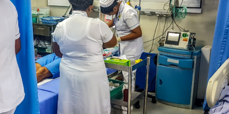 திடீரென சுகயீனமடைந்த மாணவர்கள்  21 பேர் வைத்தியசாலையில்