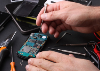 தொலைபேசி திருத்தக் கொடுப்போர் அவதானம்!