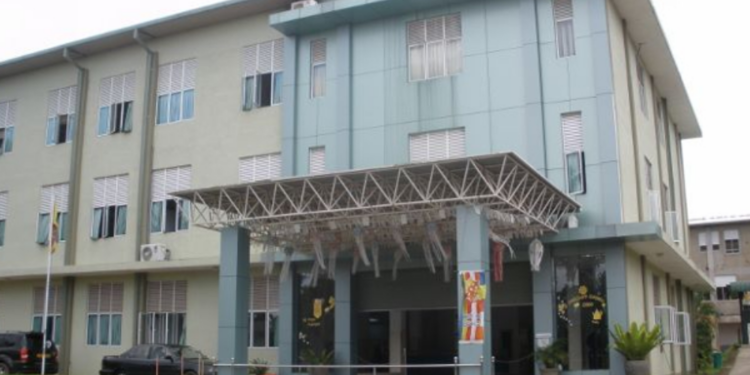 கணவன் வெளிநாடு சென்ற நிலையில் மனைவி மர்மான முறையில் உயிரிழப்பு!