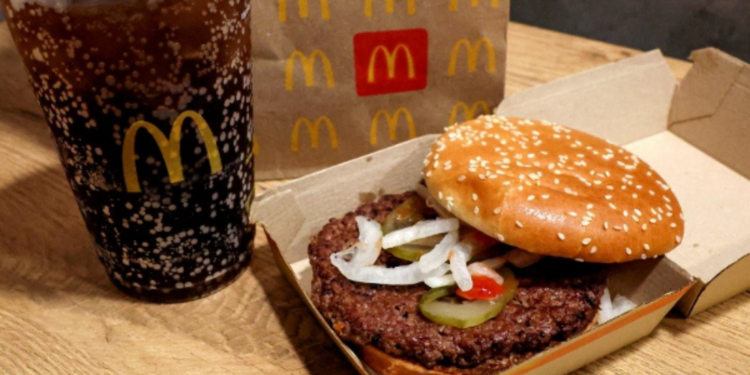 பர்கர் சாப்பிட்ட 75 பேர் கிருமித்தொற்றால் பாதிப்பு!