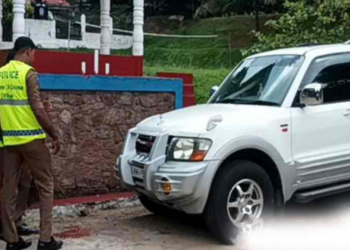 கைவிடப்பட்ட நிலையில் கண்டியில் சொகுசு வாகனம் ஒன்று மீட்பு!