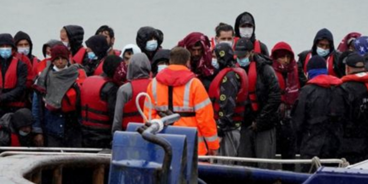 பிரித்தானியா புகலிடக் கோரிக்கையாளர்கள் தொடர்பில் உள்ளூர் மக்கள் விசனம்!