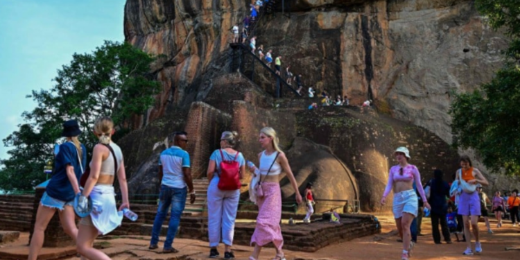 விசா இன்றி தங்கியிருக்கும் வெளிநாட்டவர்கள் தொடர்பில் மேற்கொள்ளப்பட்டுள்ள தீர்மானம்!