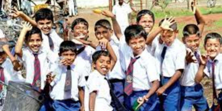 பாடசாலை மாணவர்களுக்கு ஜனாதிபதியின் மகிழ்ச்சியான செய்தி!