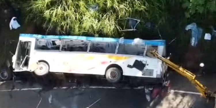 பஸ் விபத்தில் காயமடைந்த மாணவன் தப்பி ஓட்டம்!