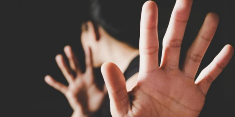 யுவதியை துஷ்பிரயோகம் செய்த பொலிஸ் உத்தியோகஸ்தர் கைது!