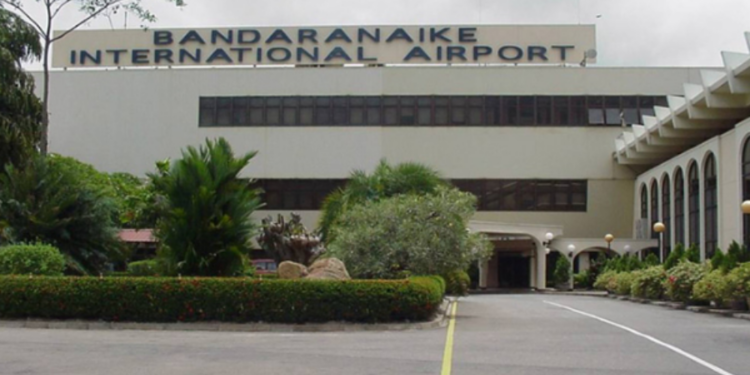 வெளிநாடு செல்ல முயன்ற மூவர் கட்டுநாயக்க விமான நிலையத்தில் கைது!