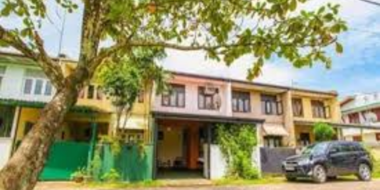 வீடுகளை ஒப்படைக்காமல் வெளிநாடு சென்றுள்ள நாடாளுமன்ற உறுப்பினர்கள்!