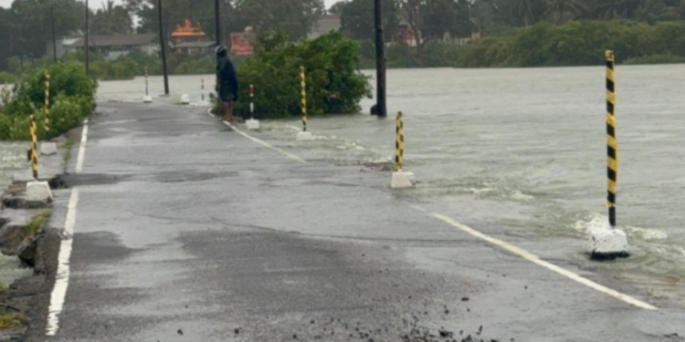 முல்லைத்தீவு வட்டுவாகல் பாலம் ஆபத்தான நிலையில்!