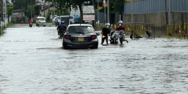 கொழும்பின் பல பகுதிகளில் வெள்ள அபாயம்!