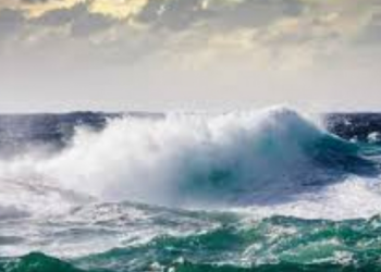 என்றுமில்லாதவாறு கொந்தளிக்கும் முல்லைத்தீவு கடல்