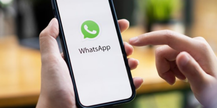 யாழில் ஆசிரியருக்கு ஆபாசப் படங்களை அனுப்பிய மாணவியின் தந்தை!