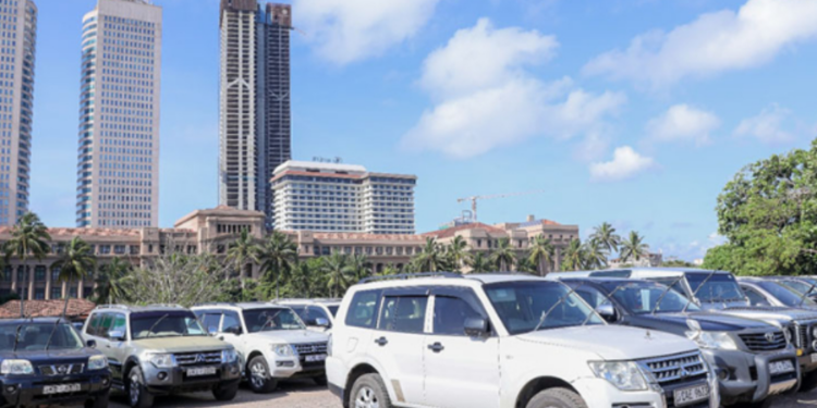 அரச நிறுவனங்களில் சொகுசு வாகனங்களை அகற்ற தீர்மானம்