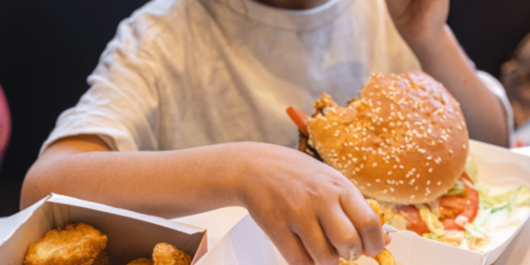 சில உணவுகளின் விளம்பரங்களுக்கு தடை விதித்த பிரித்தானியா !