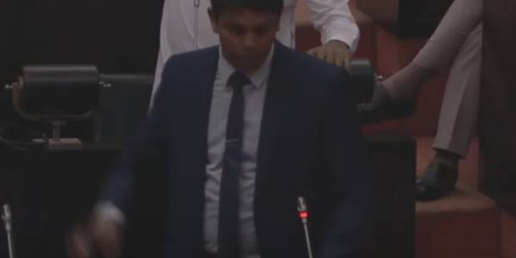 நாடாளுமன்றில் வரவேற்க்கப்பட்ட அர்ச்சுனாவின் செயற்பாடு!