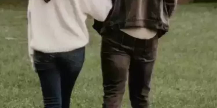 வெளிநாடொன்றில் வாடகைக்கு காதலனை தேடும் புது கலாச்சாரம்!