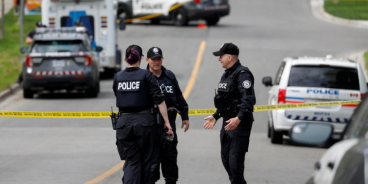 யாழ் ஆவா குழு தலைவர் கனடாவில் கைது!