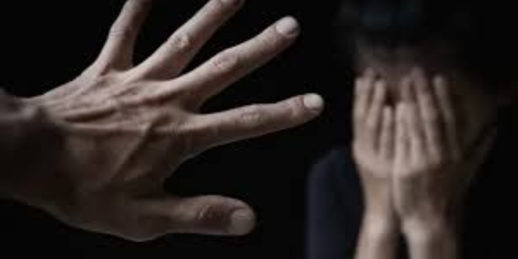 பெண் ஒருவர் கூட்டு பாலியல் வல்லுறவு!