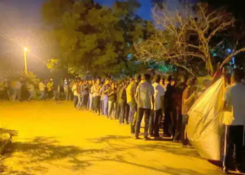 கிழக்குப் பல்கலைக்கழக திருகோணமலை வளாக மாணவர்கள் தீப்பந்தம் ஏந்தி போராட்டம்!