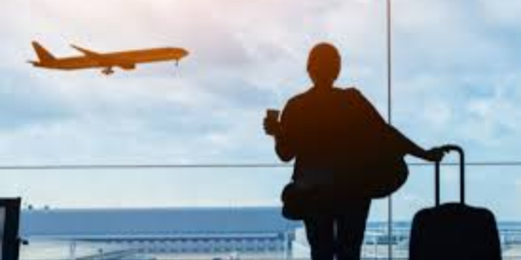 வெளிநாடு செல்லும் இலங்கையர்களின் எண்ணிக்கை அதிகரிப்பு !