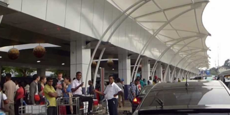 கட்டுநாயக்க விமான நிலையத்தில் பறிமுதல் செய்யப்பட்ட வெளிநாட்டு சிகரட்டுகளுடன் ஒருவர் கைது!