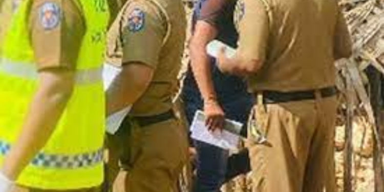 யாழில் தொடர்ச்சியாக திருட்டில் ஈடுபட்டு வரும் கும்பல் தொடர்பில் பொது மக்களின் உதவியை நாடும் பொலிசார்!